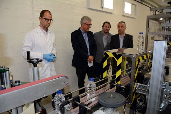 Embotelladora d'aigua de l'aixeta al Laboratori d'Ematsa