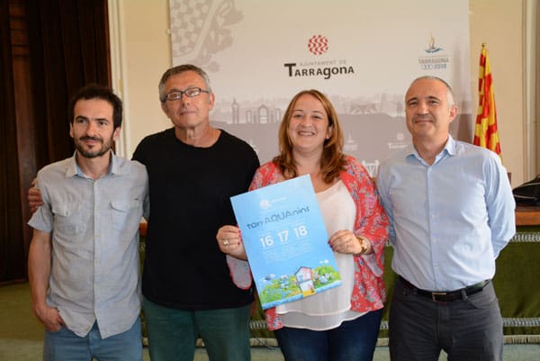 D’esquerra a dreta, Joan Rioné, Agustí Ferrer, Ivana Martínez i Daniel Milan i el cartell dels espectacles